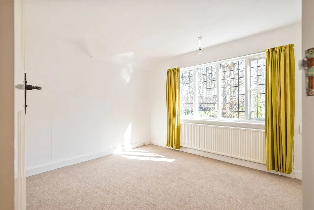 The Avenue, Sunbury, TW16 5HZ, photo 12