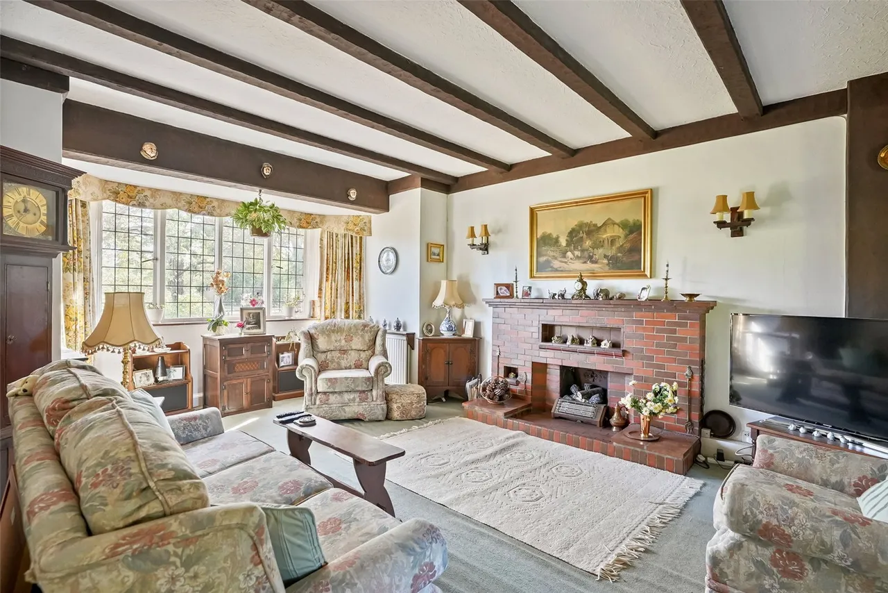 The Avenue, Sunbury, TW16 5HZ, photo 5
