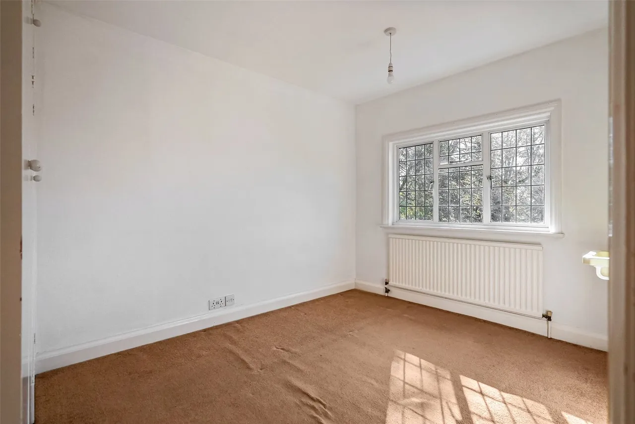 The Avenue, Sunbury, TW16 5HZ, photo 10