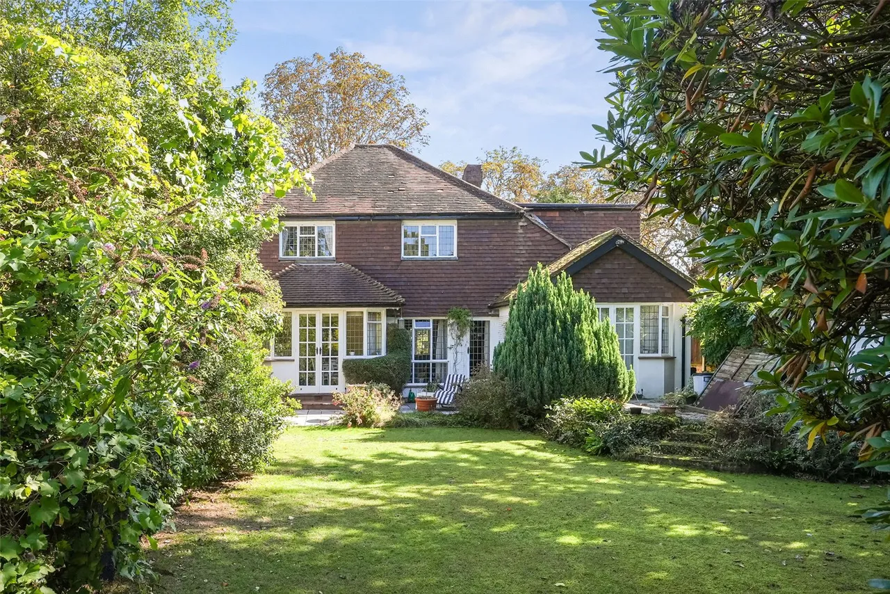 The Avenue, Sunbury, TW16 5HZ, photo 15