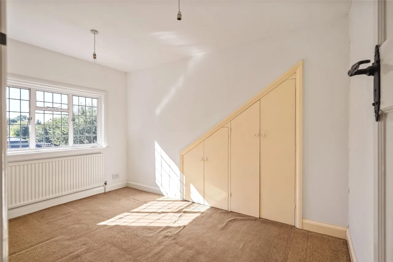The Avenue, Sunbury, TW16 5HZ, photo 11