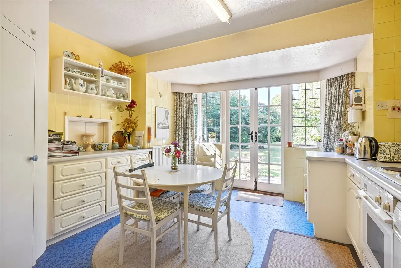 The Avenue, Sunbury, TW16 5HZ, photo 4