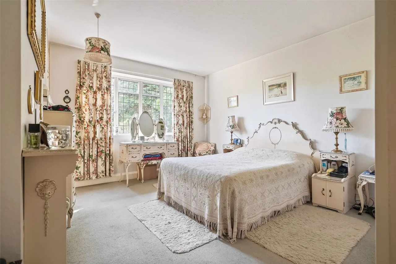 The Avenue, Sunbury, TW16 5HZ, photo 8