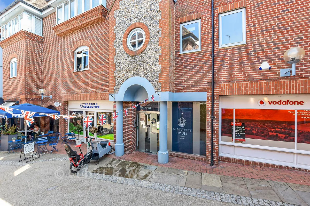 St. Martin's Walk, Dorking, RH4, photo 17