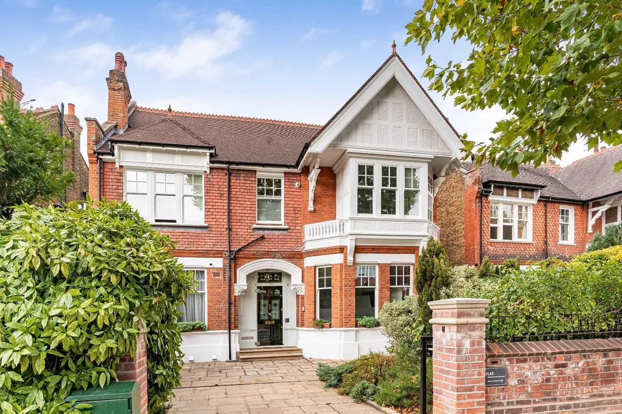 4 bed flat for sale, Marchwood Crescent, London, W5