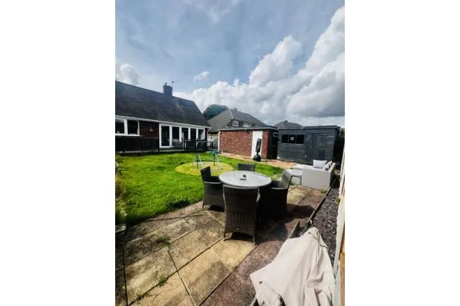 Elizabeth Walk, Tipton, photo 12