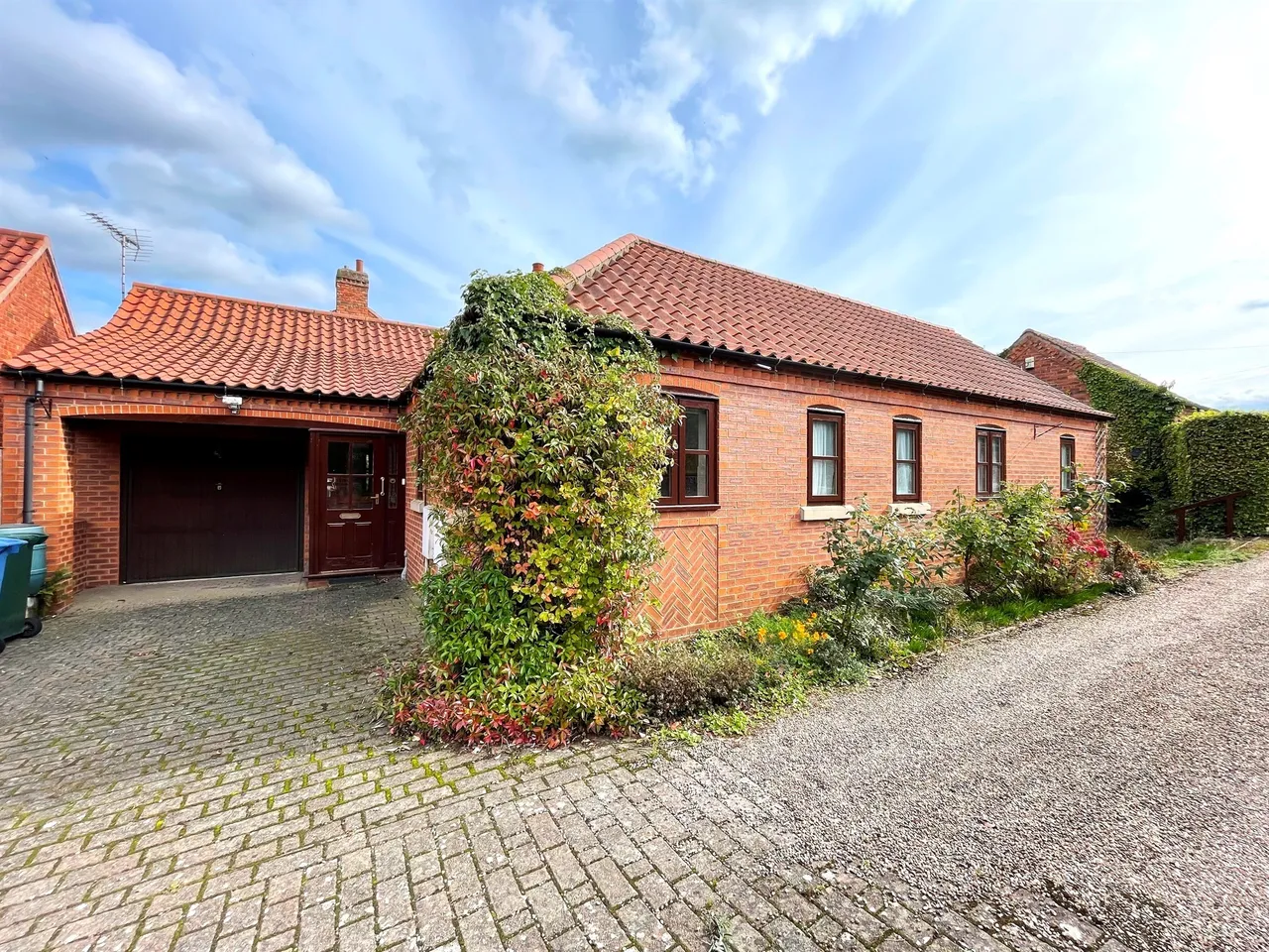 3 bed house for sale — Manor Road, Scrooby, DONCASTER