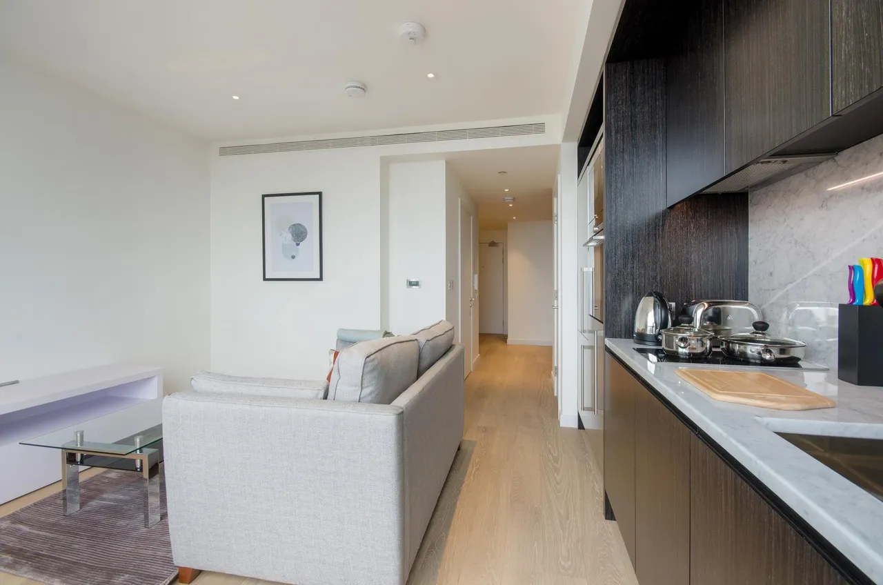 Biscayne Avenue, E14, photo 6