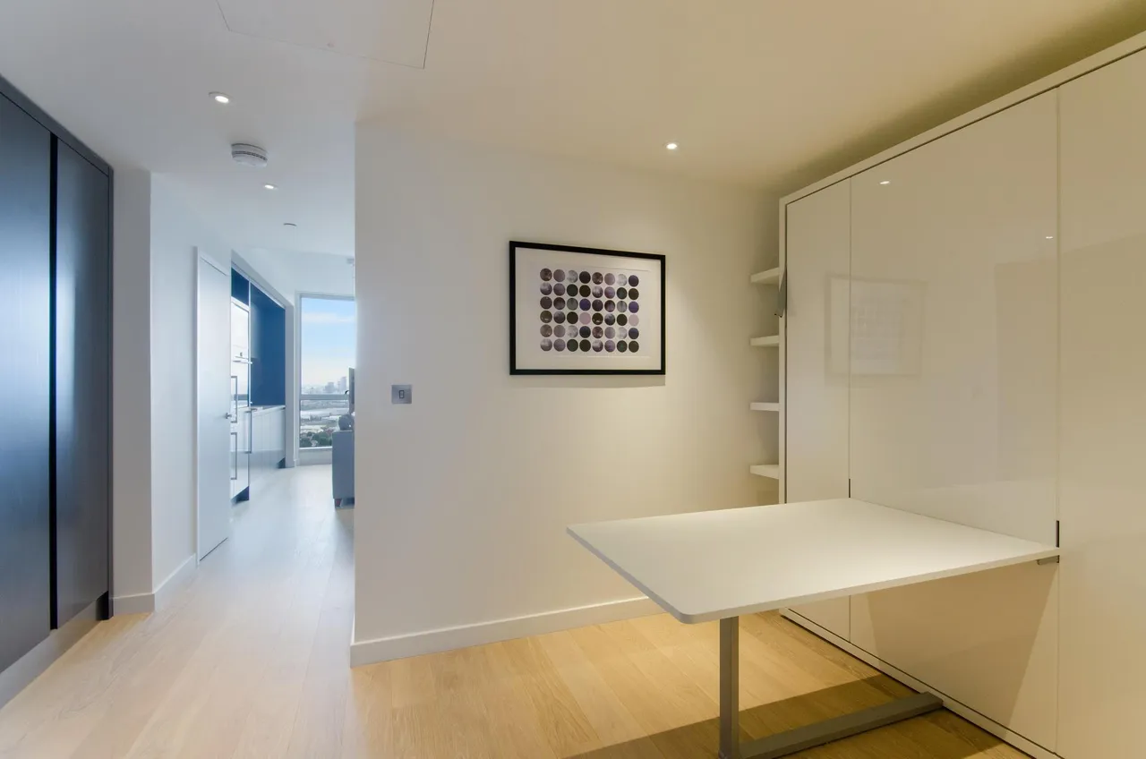 Biscayne Avenue, E14, photo 5