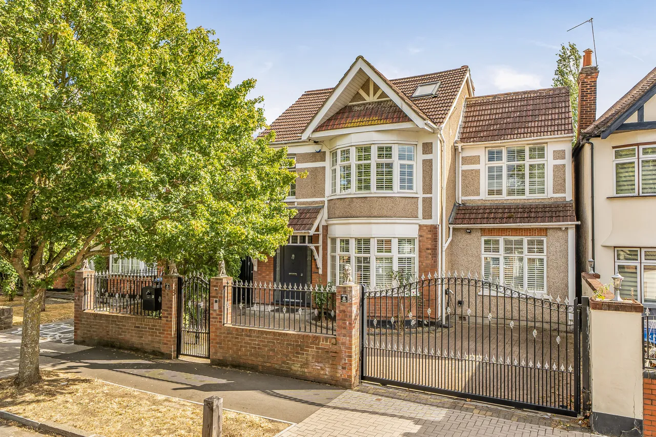 5 bed house for sale — 38 Sylvester Road, Wembley