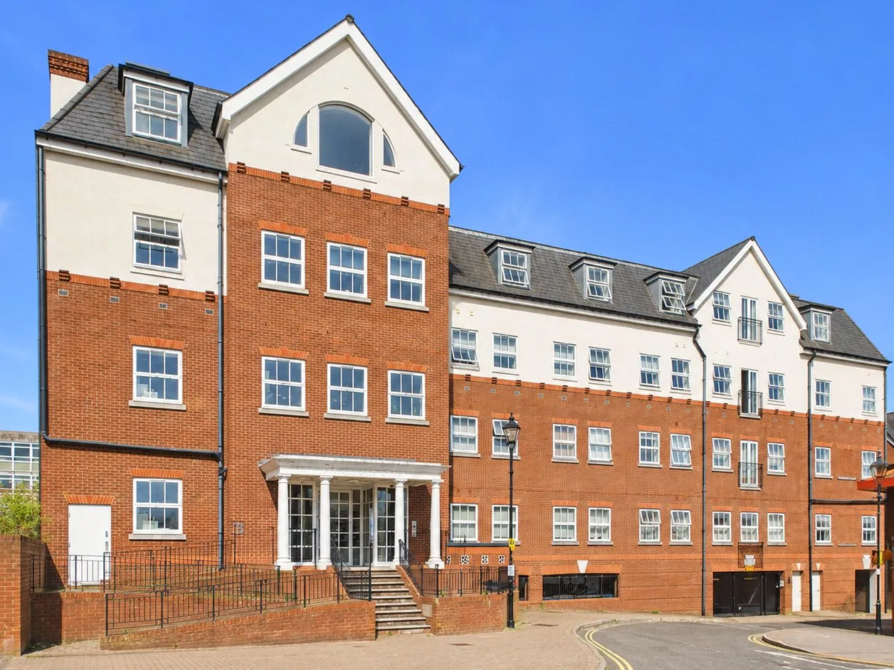 1 bed flat for sale, Little Victoria Street, Basingstoke, RG21