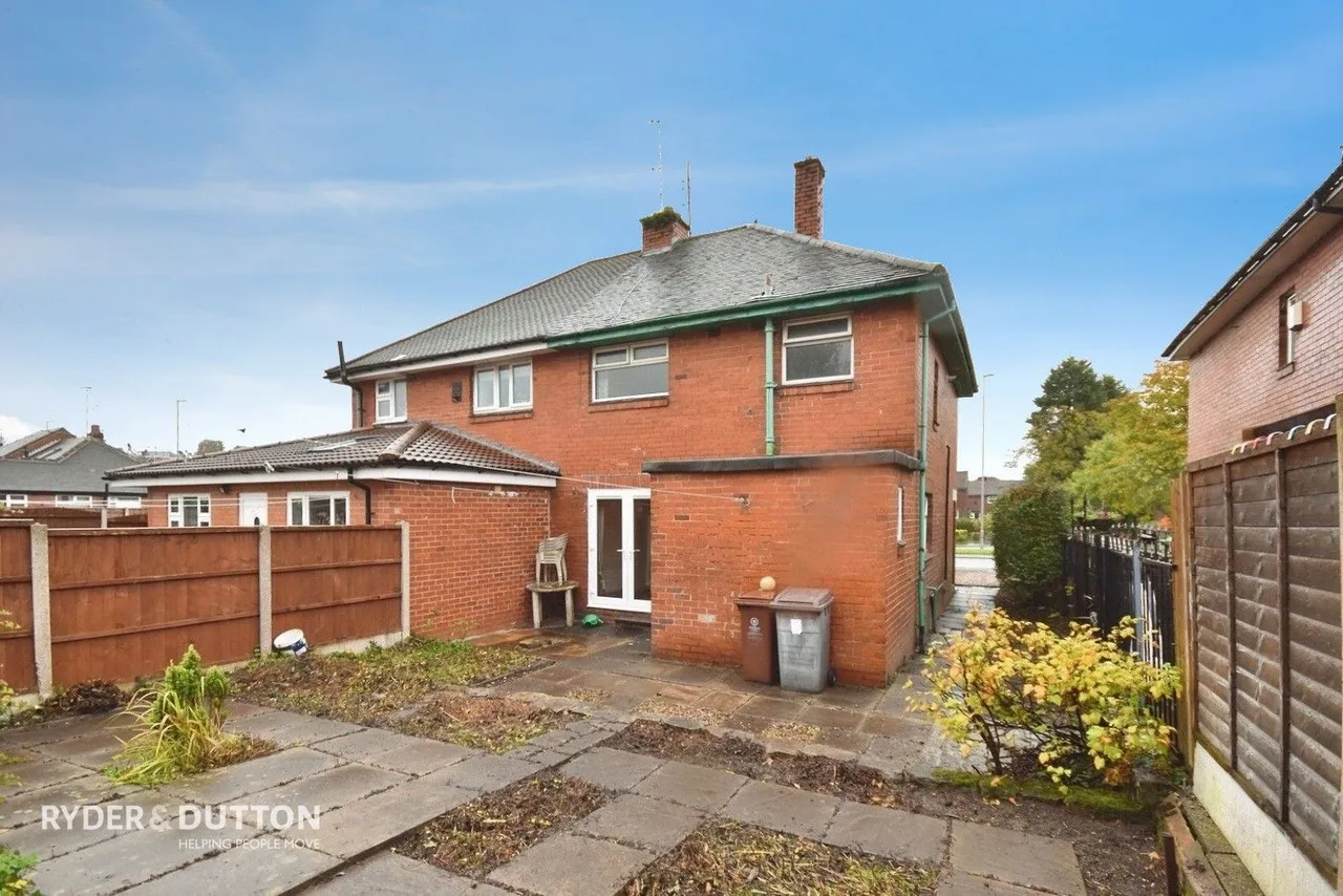 Duchess Street, Shaw, OL2, photo 2