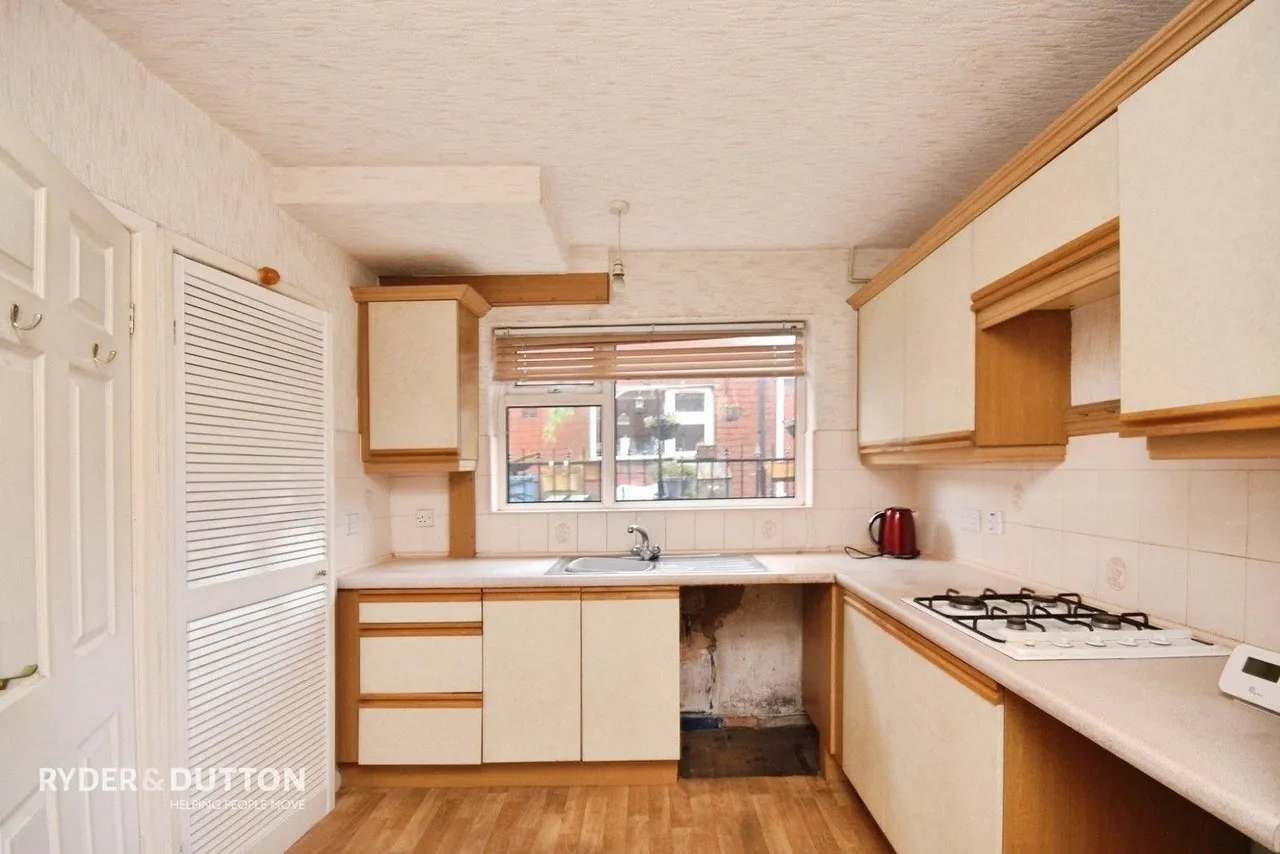 Duchess Street, Shaw, OL2, photo 5