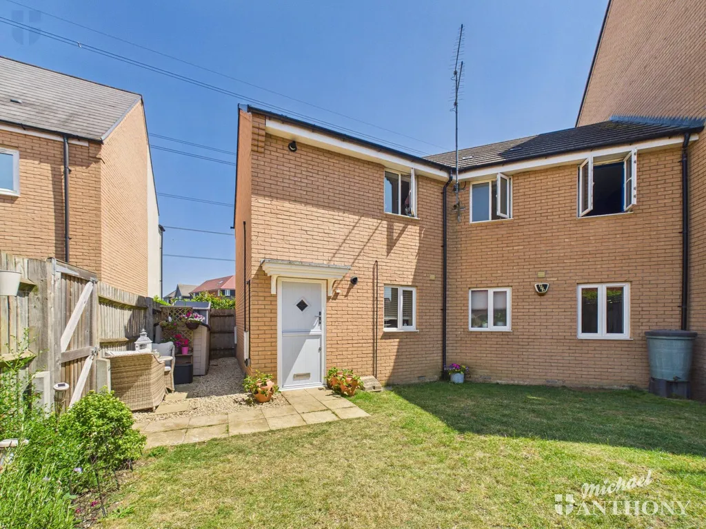 2 bed flat for sale — Paradise Orchard, Aylesbury, HP18 0EX