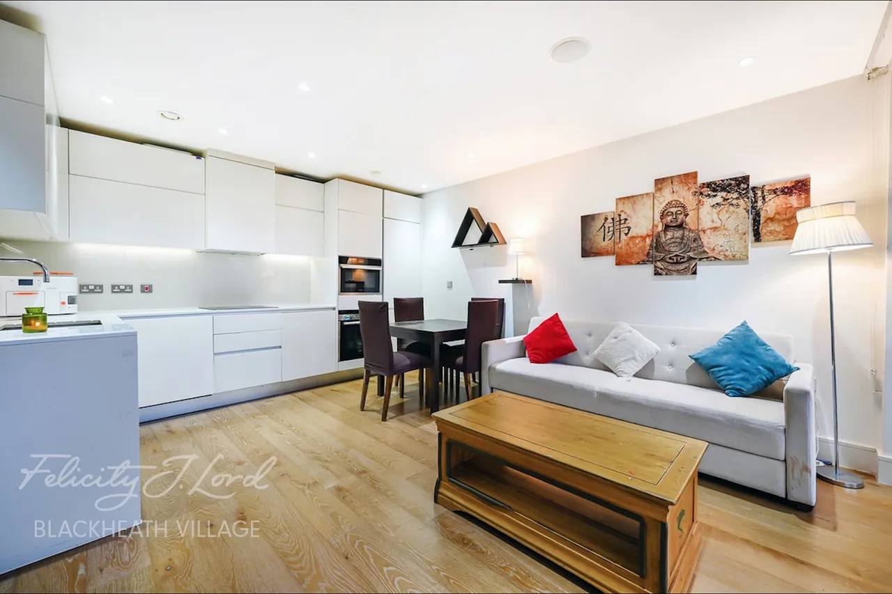 2 bed flat for sale, Tizzard Grove, London, SE3