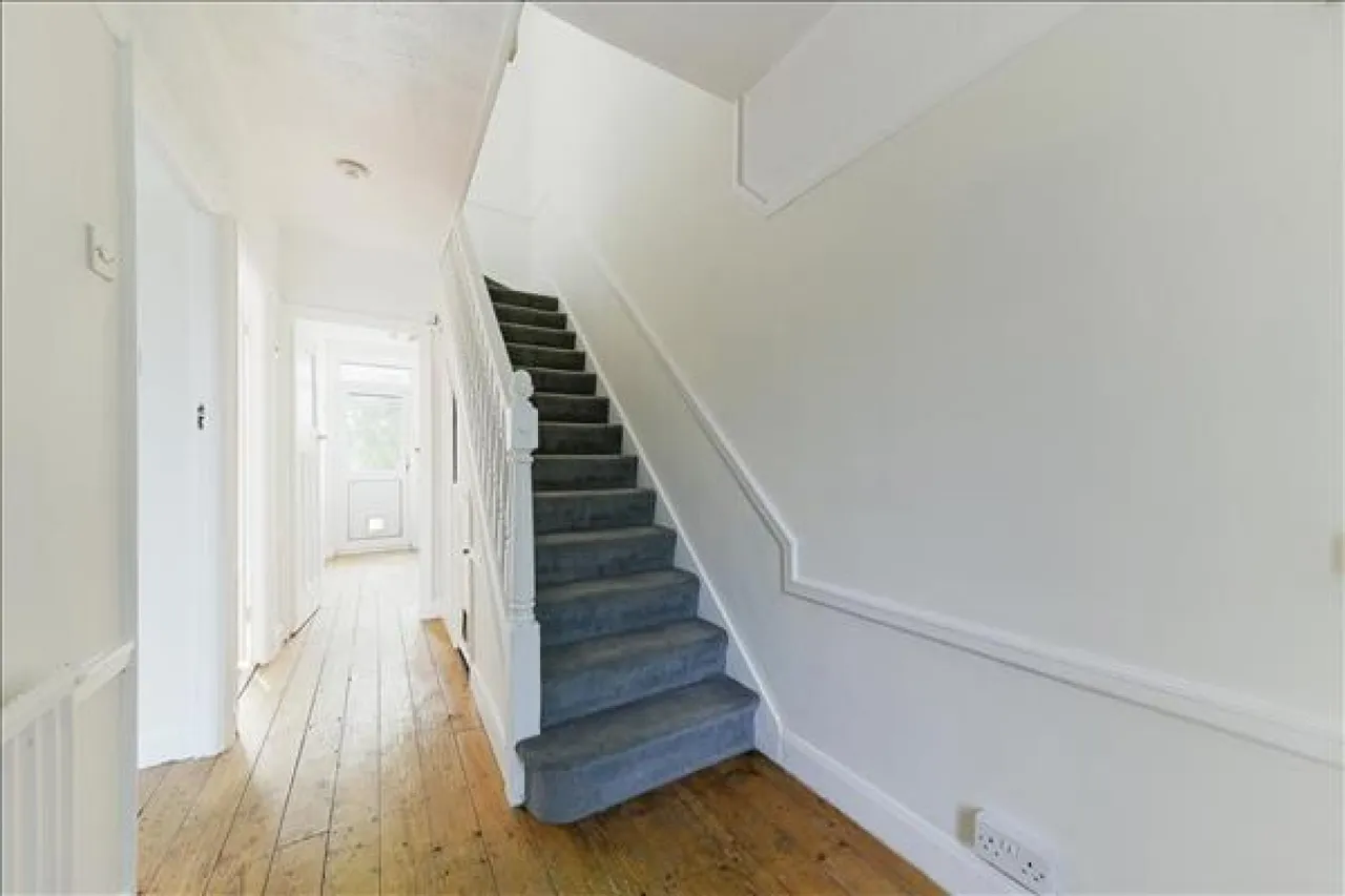 Bushey Road, Raynes Park, photo 7