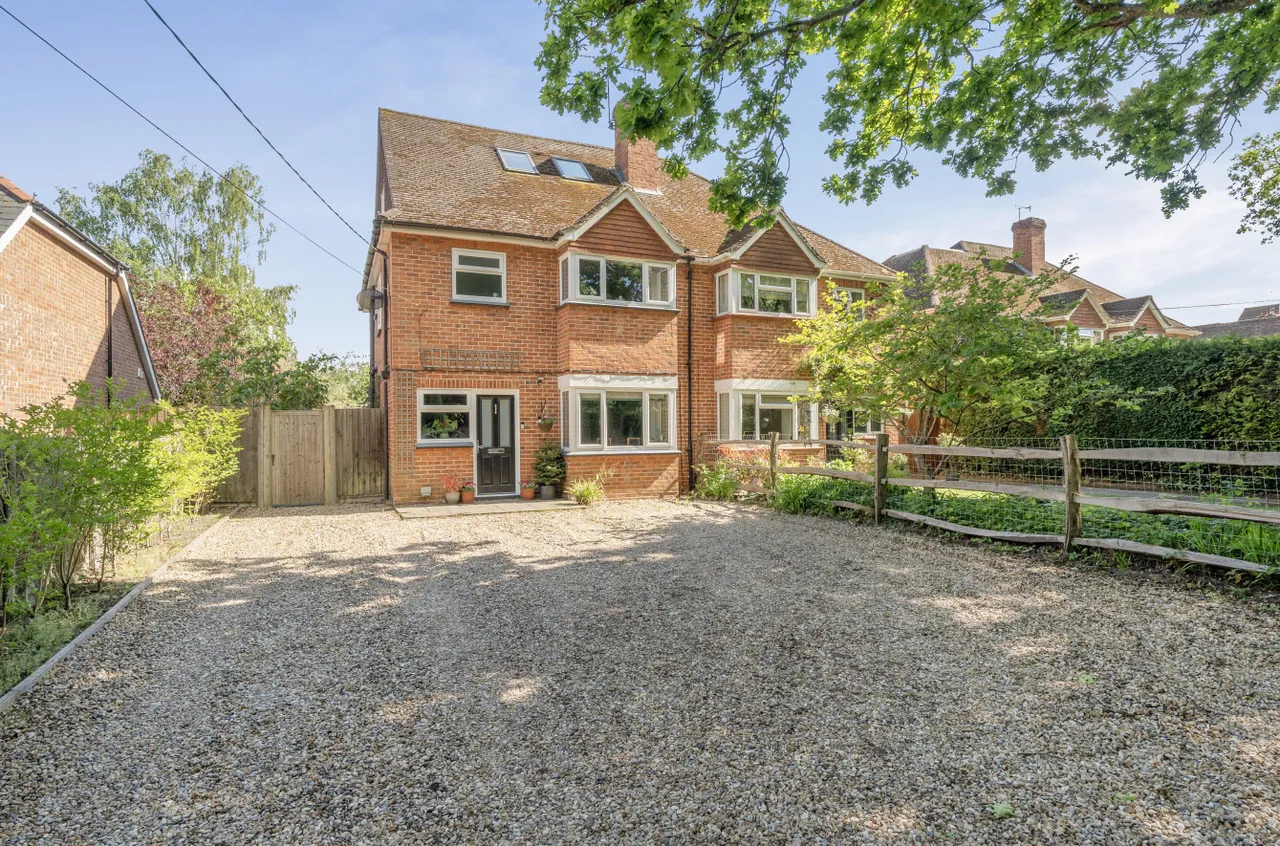 4 bed house for sale — Brentmoor Road, West End, Woking, Surrey, GU24 9QQ