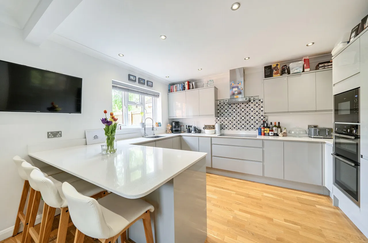 Brentmoor Road, West End, Woking, Surrey, GU24 9QQ, photo 2
