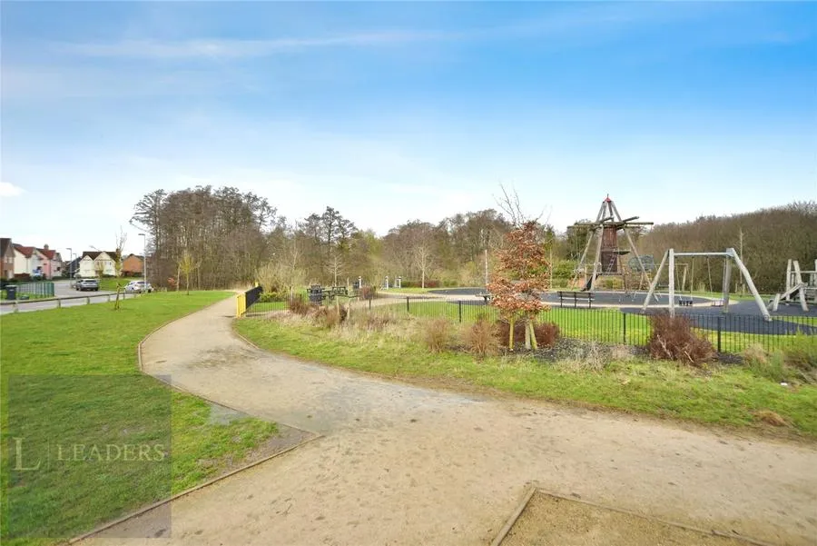 Hogarth Court, Sible Hedingham, CO9, photo 14