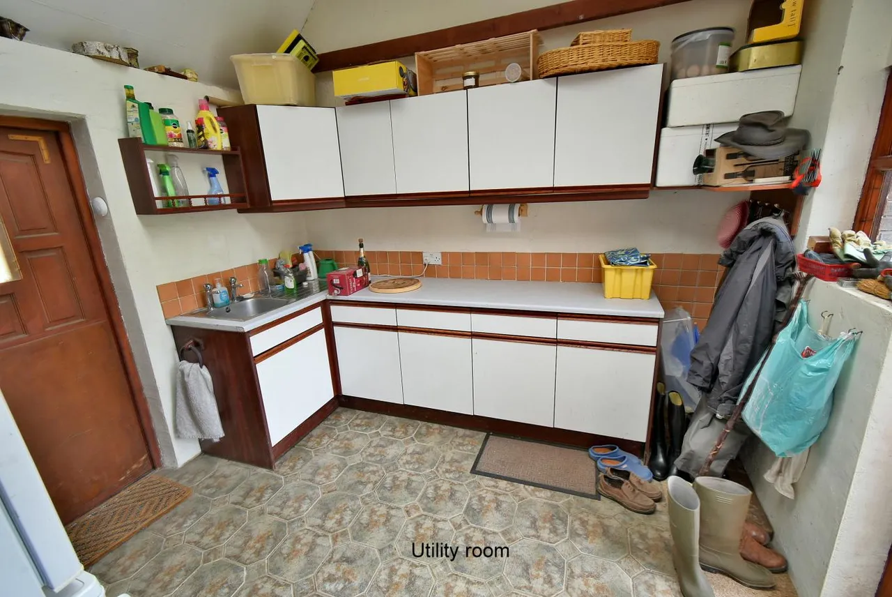New Road, BH22, photo 8