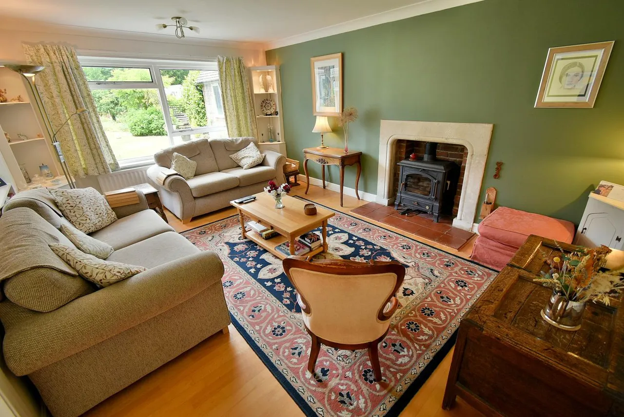 New Road, BH22, photo 4