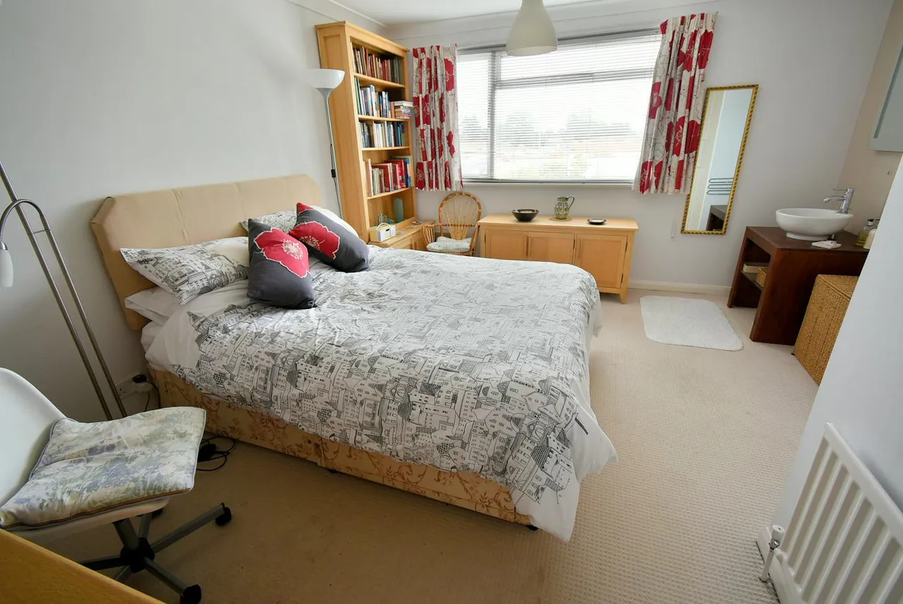 New Road, BH22, photo 13