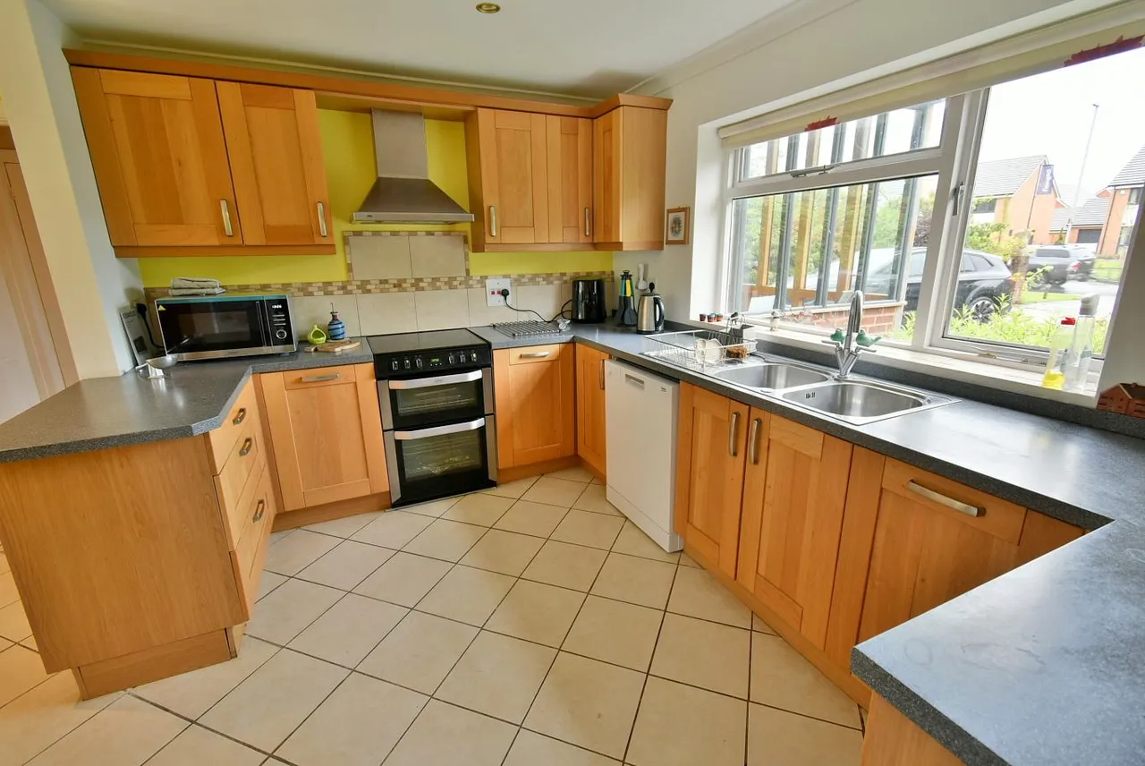 New Road, BH22, photo 2
