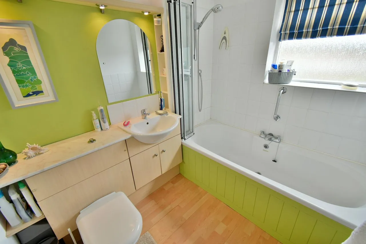 New Road, BH22, photo 18