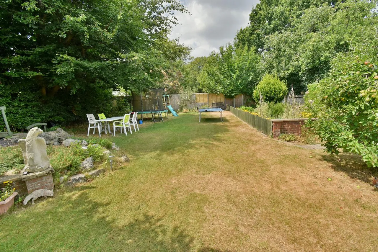 New Road, BH22, photo 20
