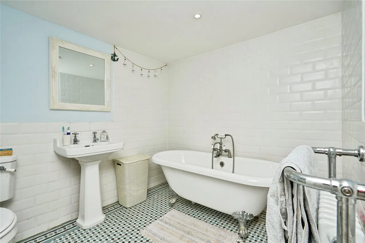 Main Road, Newbridge, PO41, photo 12