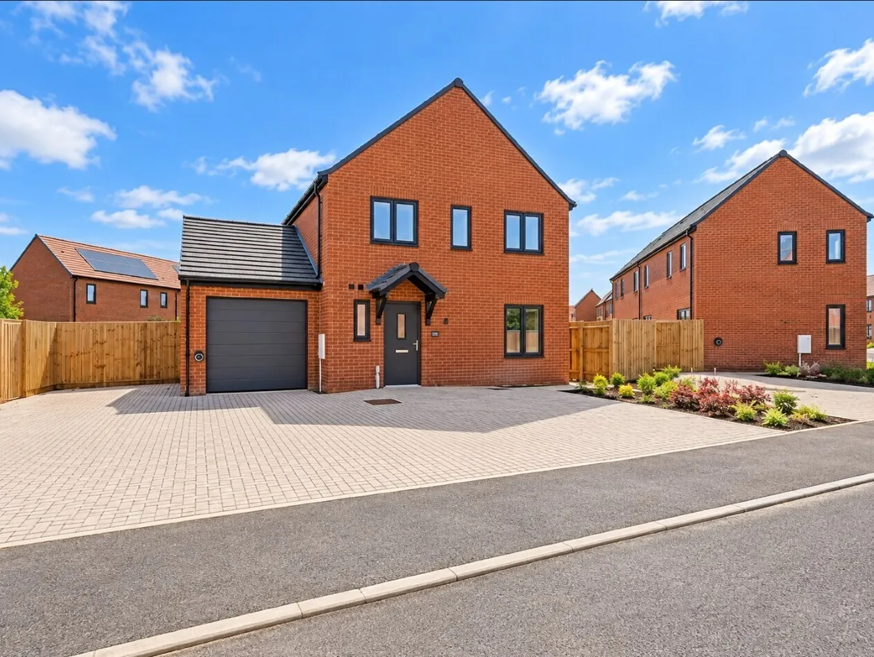 4 bed house for sale, Peacock Drive, Bradwell, NR31