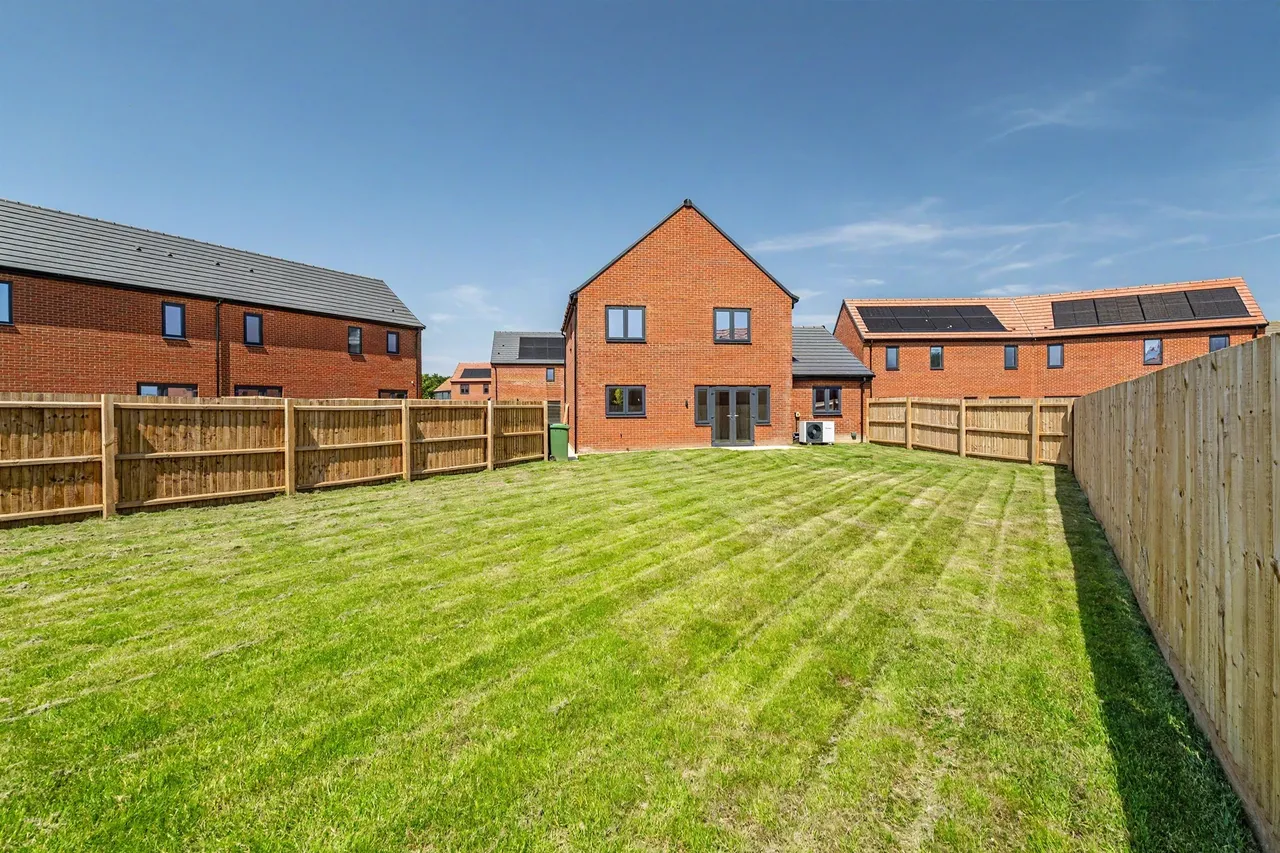 Peacock Drive, Bradwell, NR31, photo 20