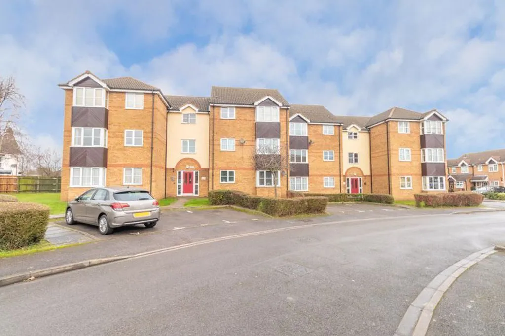 2 bed flat for sale — Falcon Close, Dunstable LU6 1UP