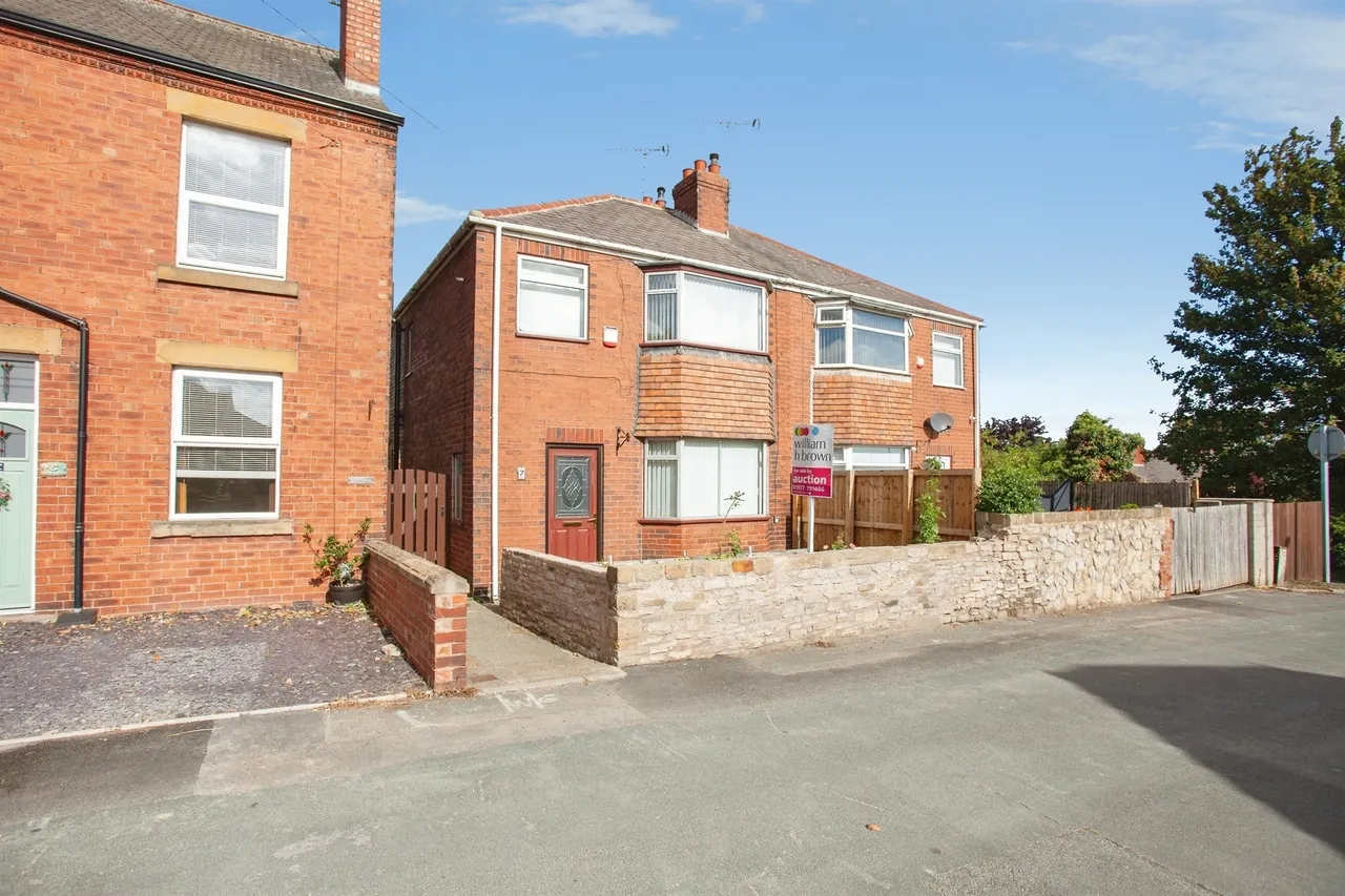 3 bed house for sale — Holes Lane, Knottingley