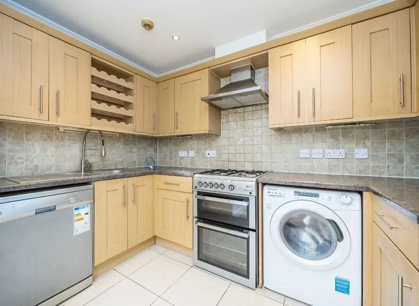 Coombe Road, Chiswick, W4, photo 2