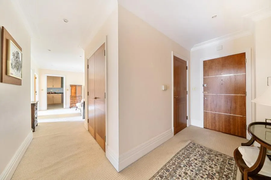 Hendon Lane, London, N3, photo 11