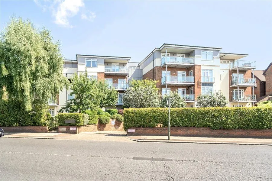 3 bed flat for sale, Hendon Lane, London, N3