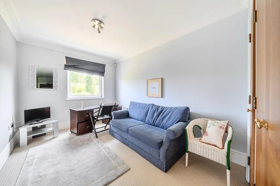 Hendon Lane, London, N3, photo 15