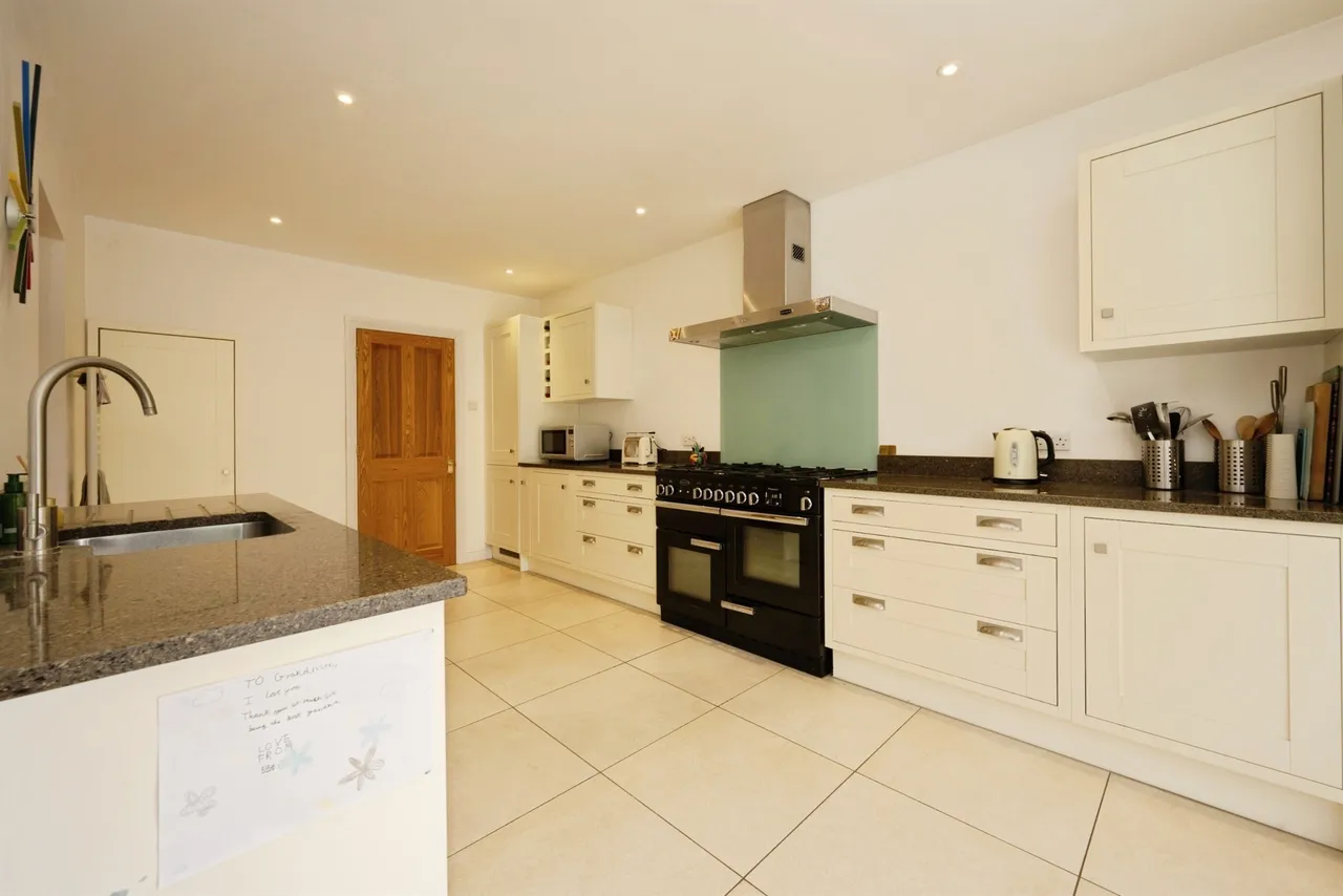 Marroway, Weston Turville, HP22, photo 3