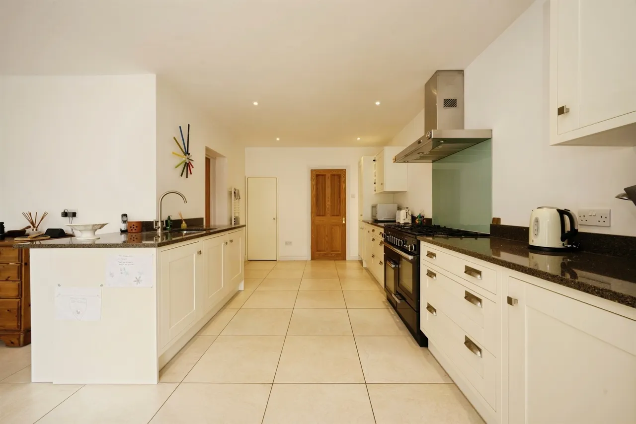Marroway, Weston Turville, HP22, photo 5
