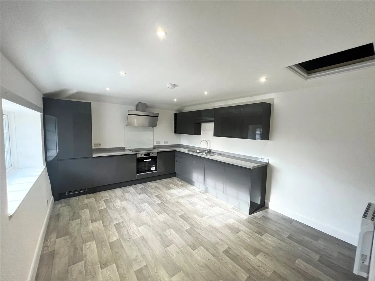 Flat 2, Worth House, Lower Washfield, EX16, photo 4