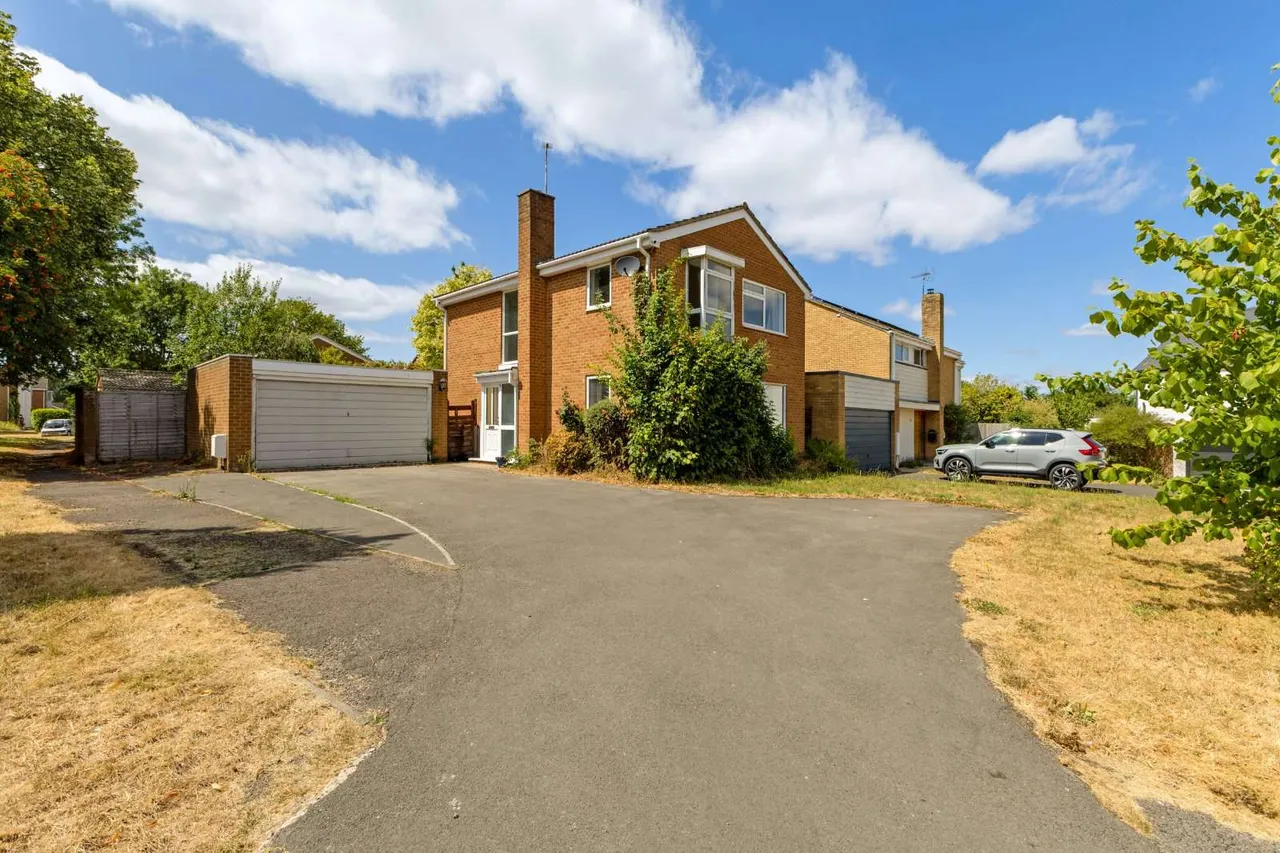 4 bed house for sale — Hartley Close, Charlton Kings, Cheltenham, Gloucestershire, GL53 9DN
