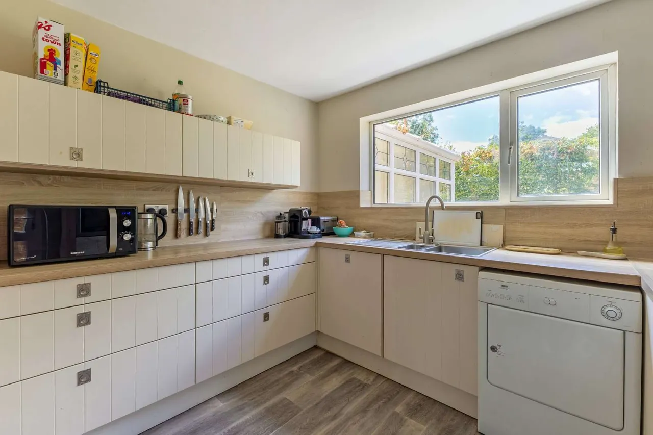 Hartley Close, Charlton Kings, Cheltenham, Gloucestershire, GL53 9DN, photo 3
