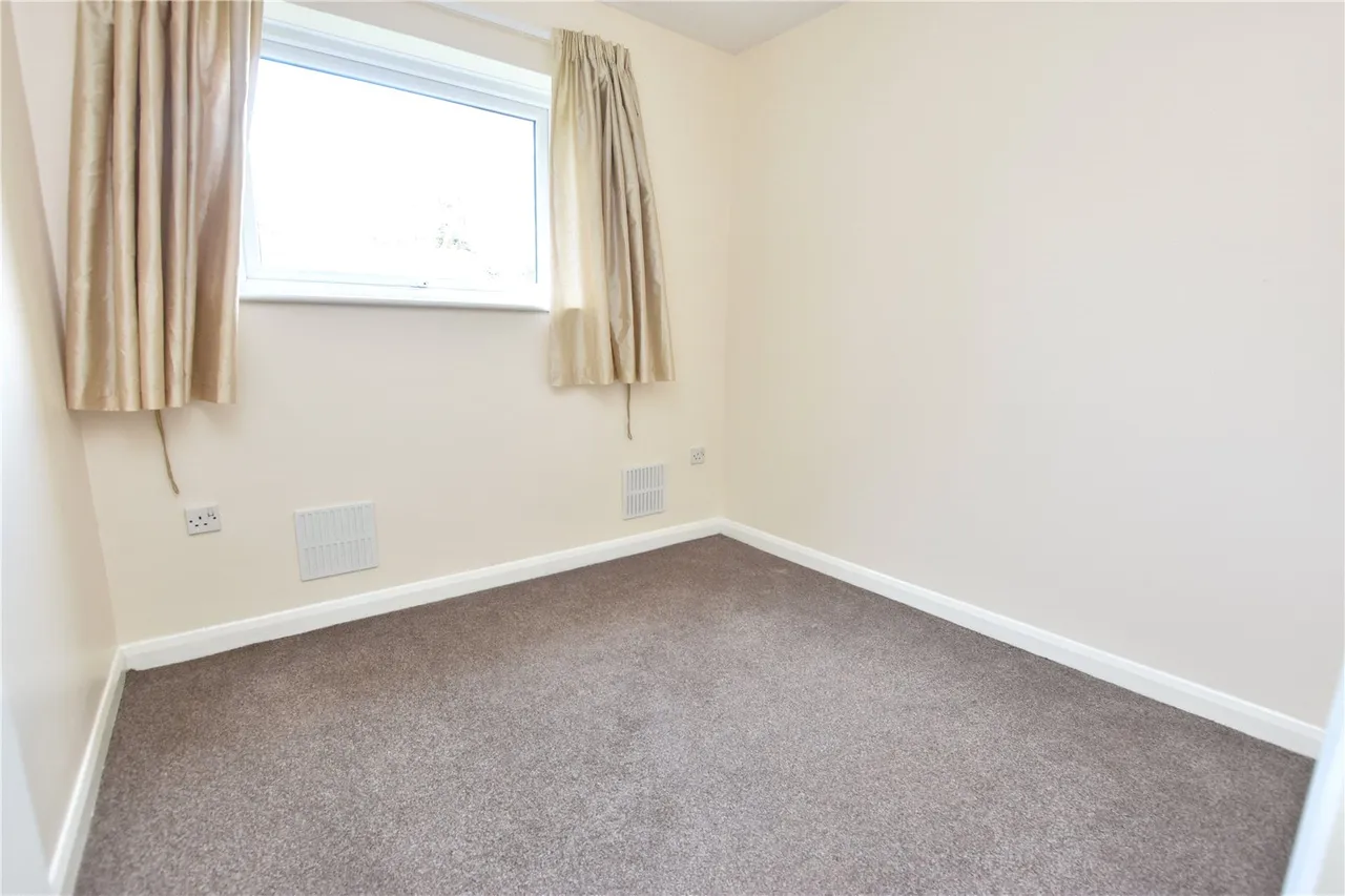 Pinewood Park, Farnborough, Hampshire, GU14 9JU, photo 6