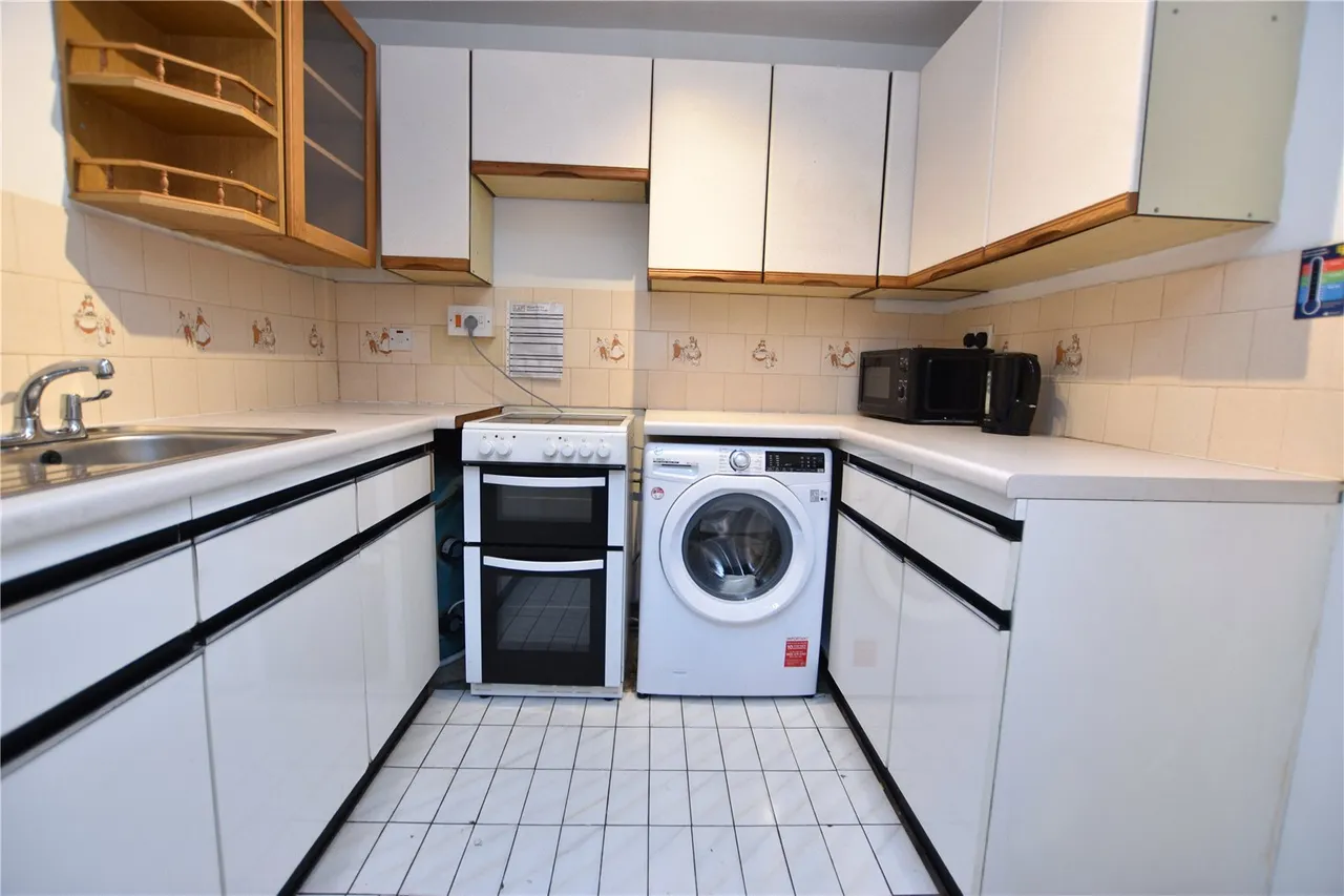 Pinewood Park, Farnborough, Hampshire, GU14 9JU, photo 3