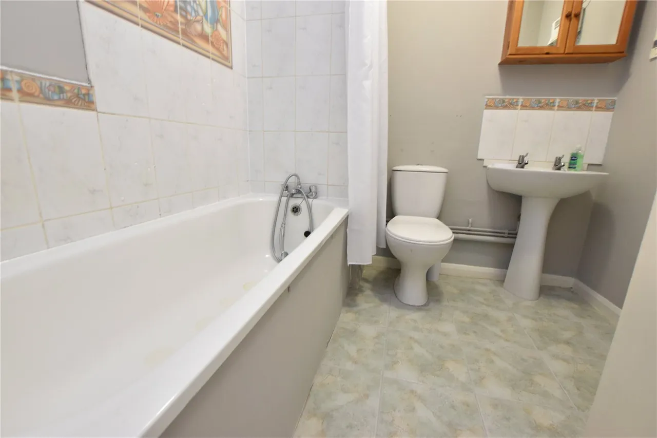 Pinewood Park, Farnborough, Hampshire, GU14 9JU, photo 8