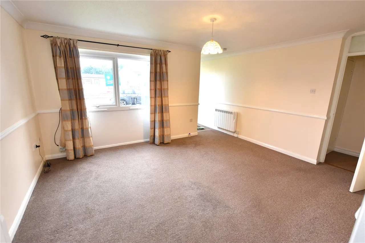 Pinewood Park, Farnborough, Hampshire, GU14 9JU, photo 4