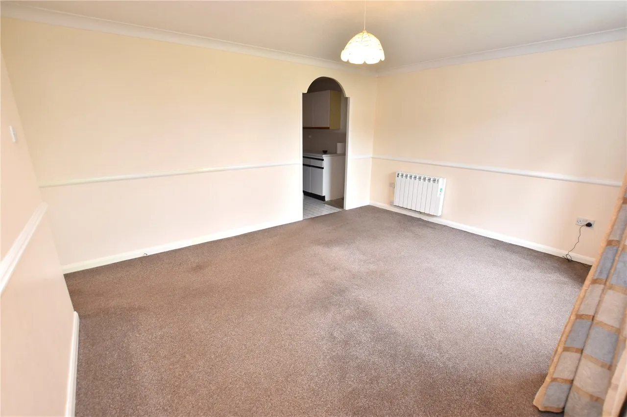 Pinewood Park, Farnborough, Hampshire, GU14 9JU, photo 2