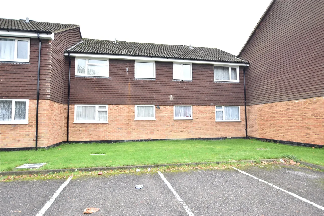 Pinewood Park, Farnborough, Hampshire, GU14 9JU, photo 9