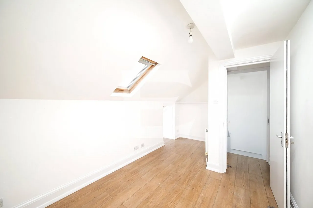 Fairfield Crescent, Edgware, HA8, photo 19